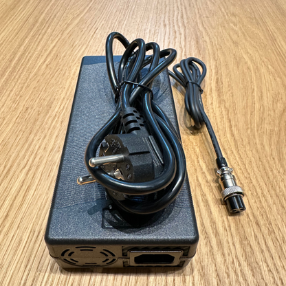 ZenX SJT-300E Snellader 54.6V 5A – Voor 48V E-bikes & E-scooters